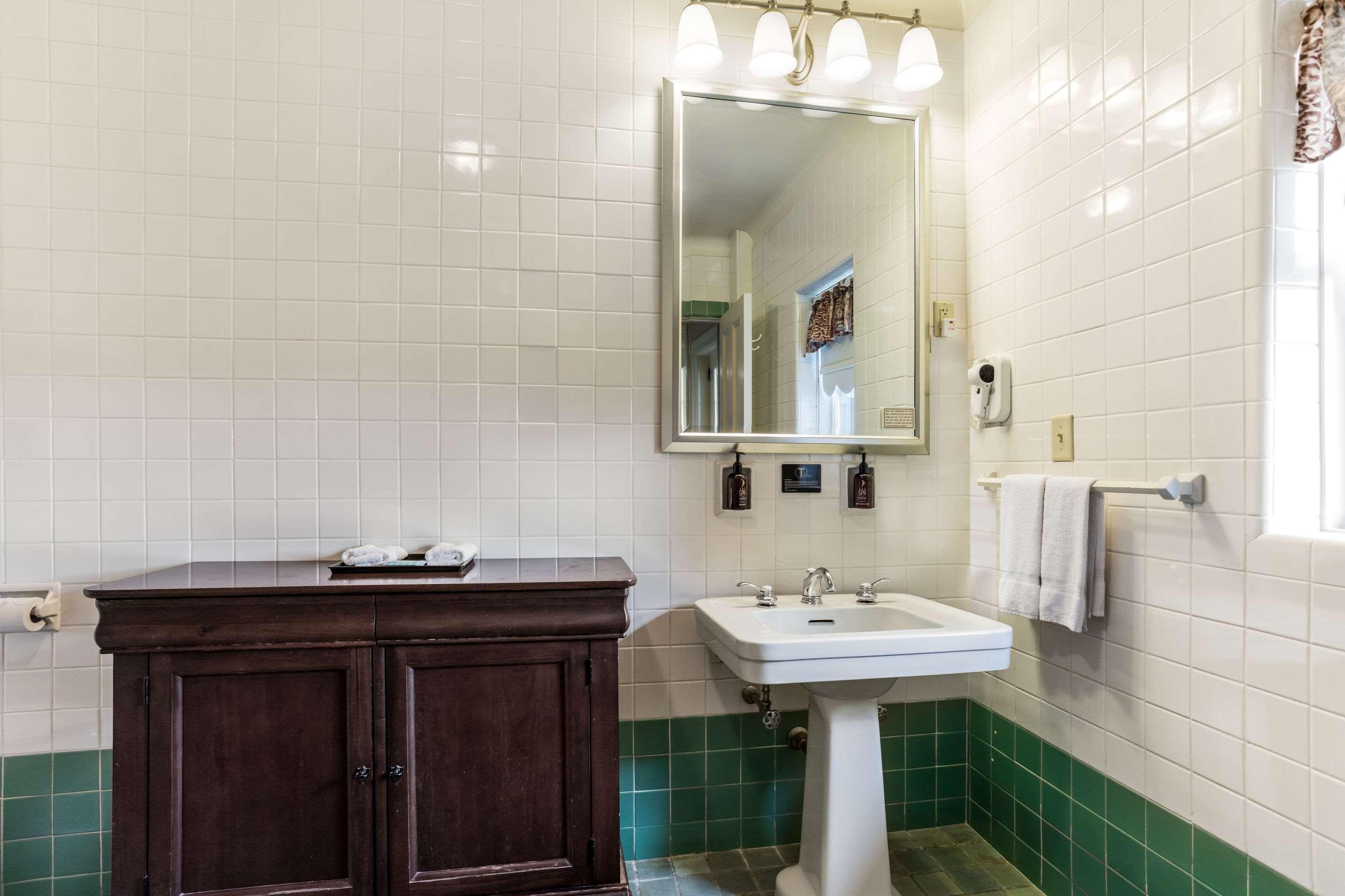 Traditions & Spa, Ascend Collection Johnson City