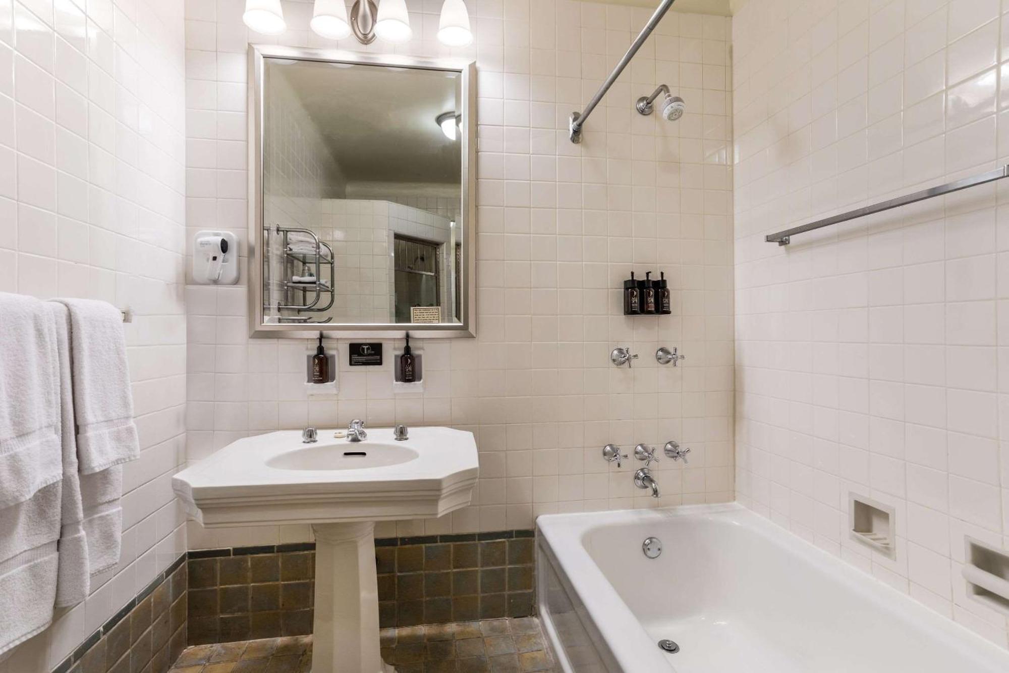 Traditions & Spa, Ascend Collection Hotel Johnson City
