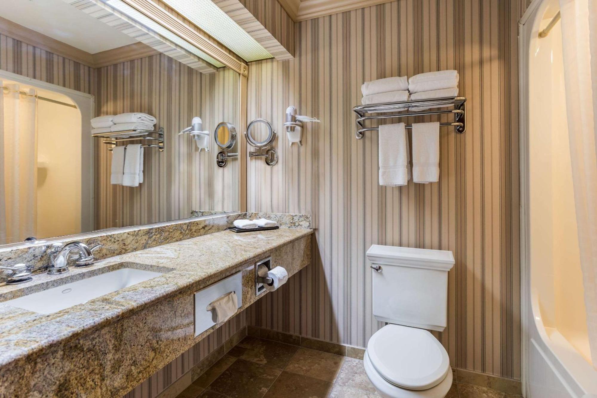 Traditions & Spa, Ascend Collection Hotel 3*